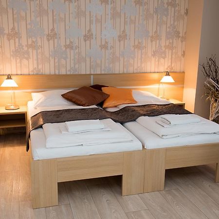 Hotel Imos Breclav Bagian luar foto