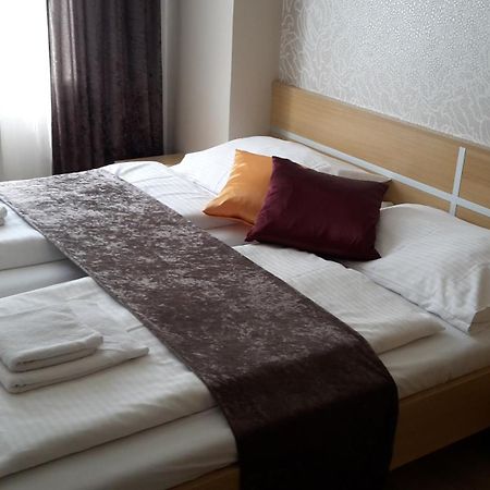 Hotel Imos Breclav Bagian luar foto