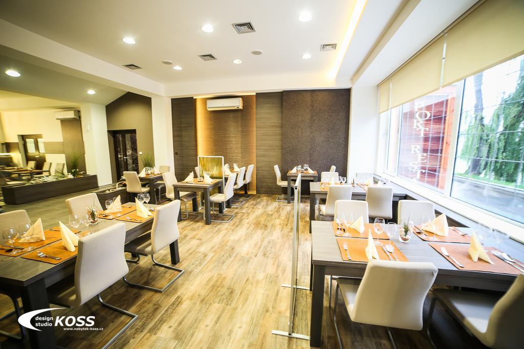 Hotel Imos Breclav Bagian luar foto