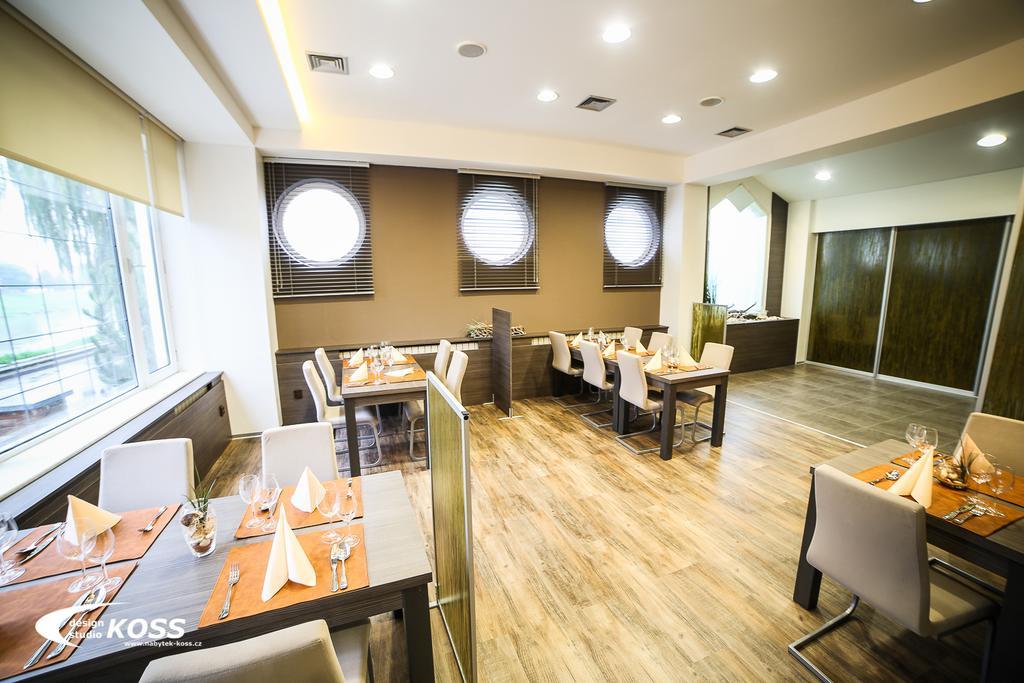 Hotel Imos Breclav Bagian luar foto