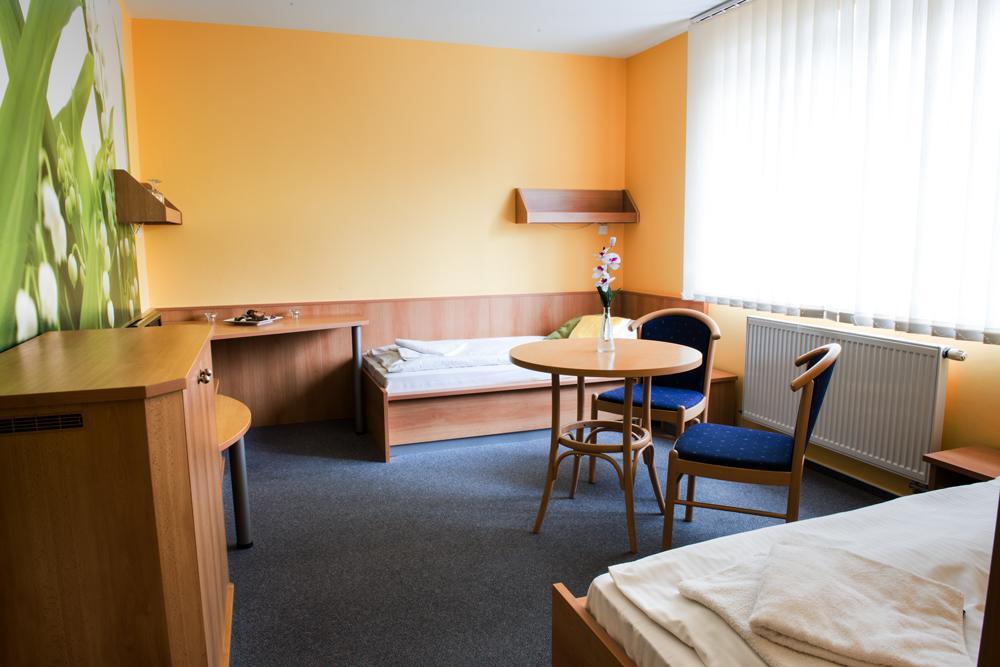 Hotel Imos Breclav Bagian luar foto