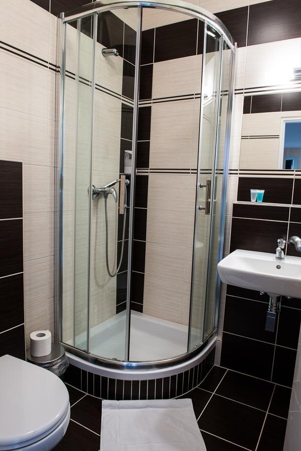 Hotel Imos Breclav Bagian luar foto
