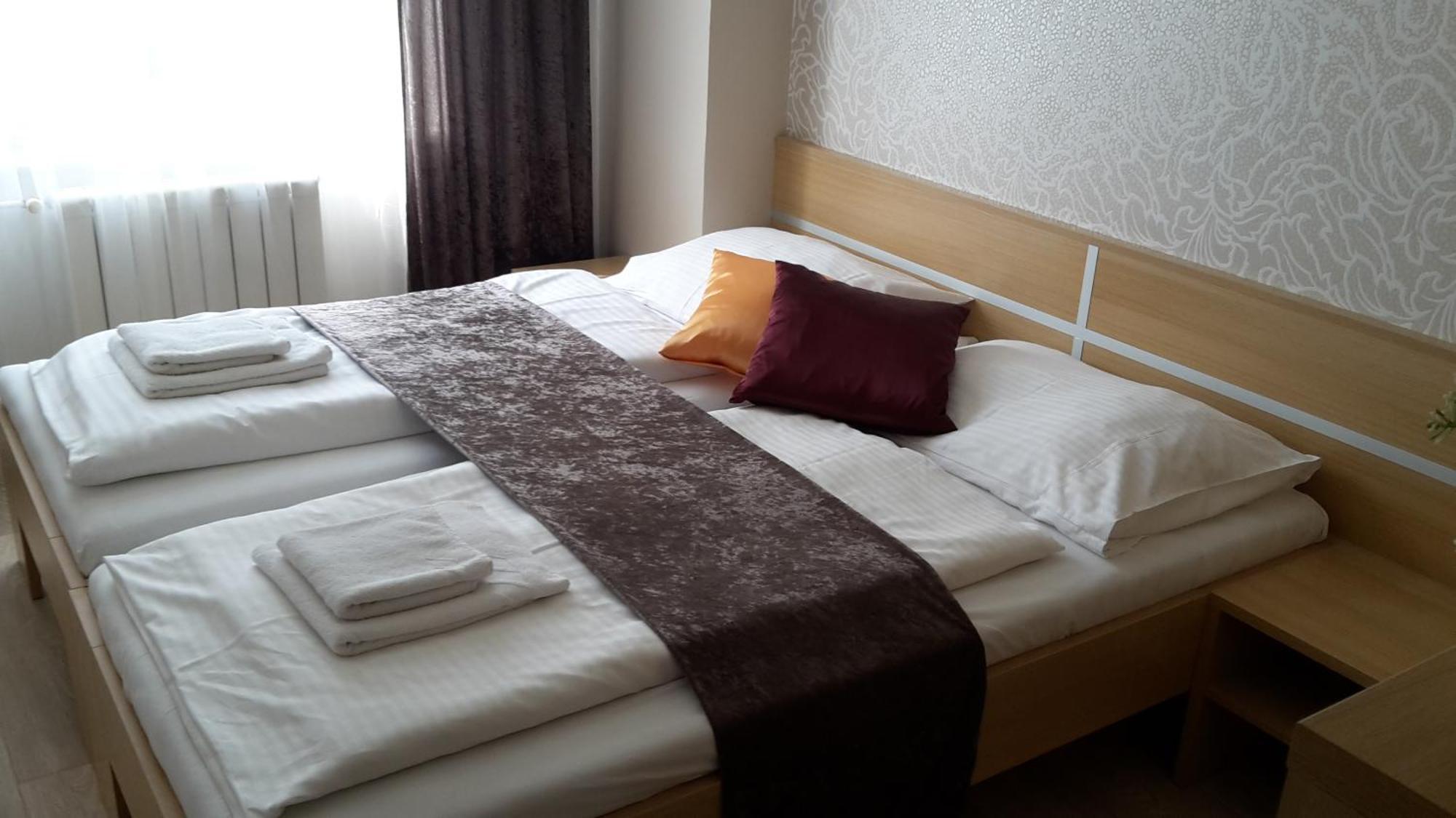 Hotel Imos Breclav Bagian luar foto