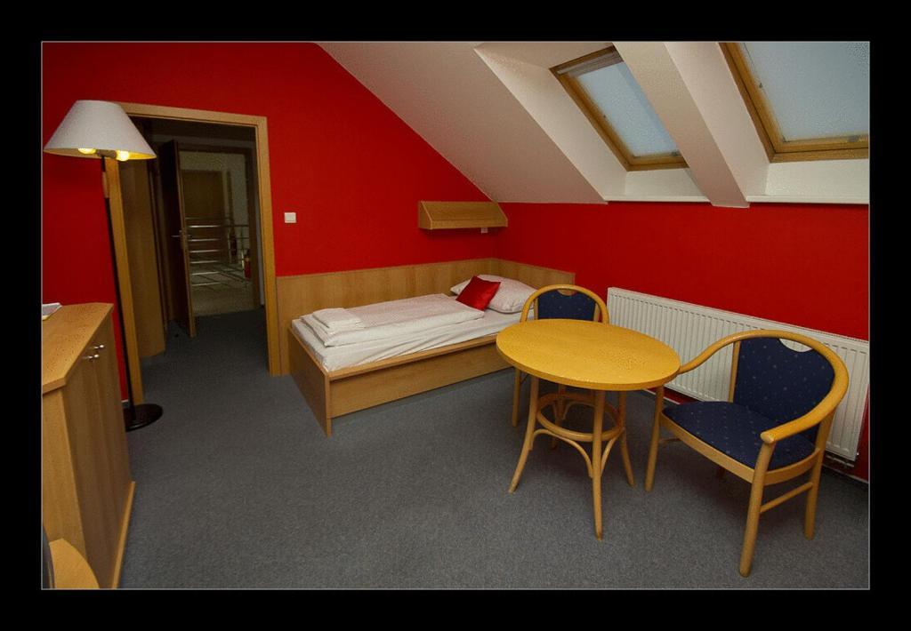 Hotel Imos Breclav Ruang foto
