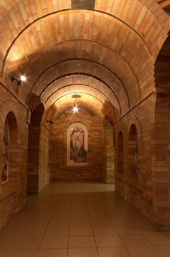 Hotel Imos Breclav Bagian luar foto